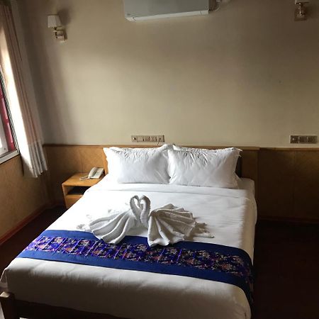 Silver Lake Hotel Няунг Шве Екстериор снимка