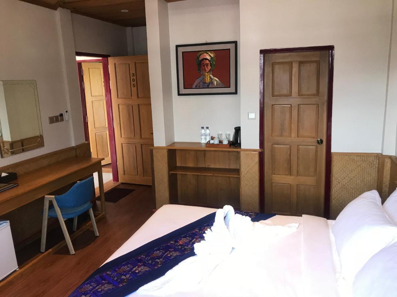 Silver Lake Hotel Няунг Шве Екстериор снимка